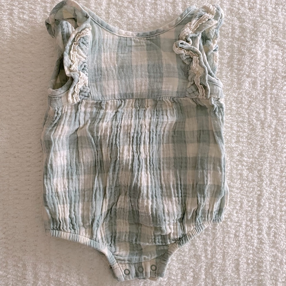 CAT & JACK | Baby Girl Gingham Bubble Romper 6-9M